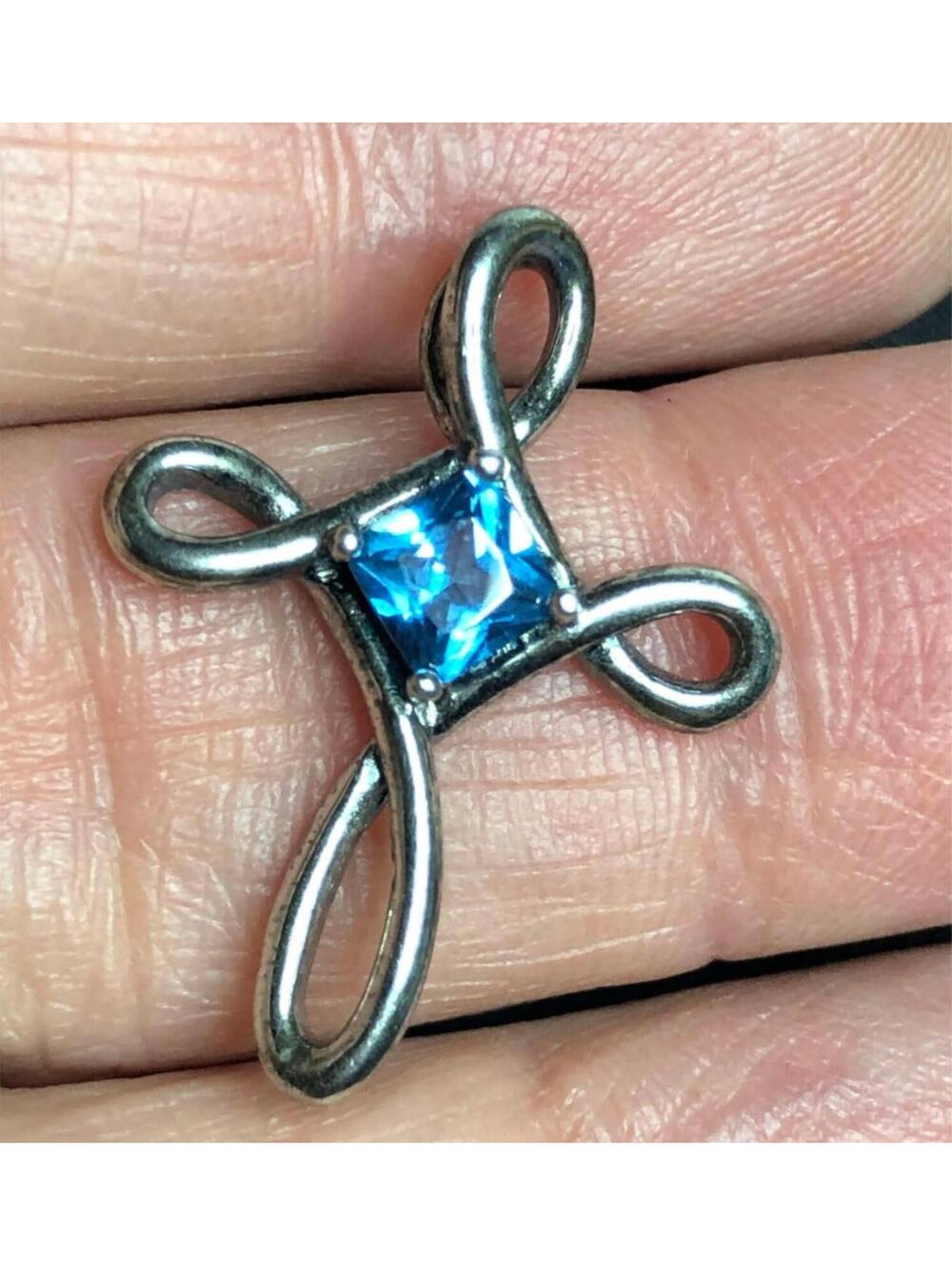 4220 Lenox sterling 925 Blue Spinel twisted swirl Cross pendant 1.8 grams